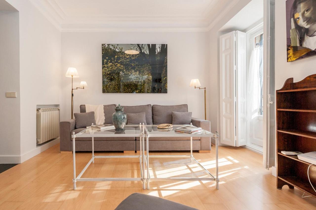 Palace Apartment - Palacio Real Balcony Мадрид Екстериор снимка